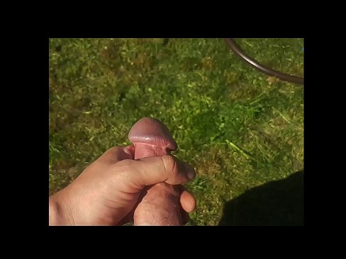 ❤️ ګرم hottie خپل ګلابي بلی fucked او د اوړي په باغ کې د squirt سره cums ترلاسه کوي ❤️  ﹏